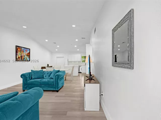 Продажа дома по адресу 3413 SW 12th Ct - фото 8899068