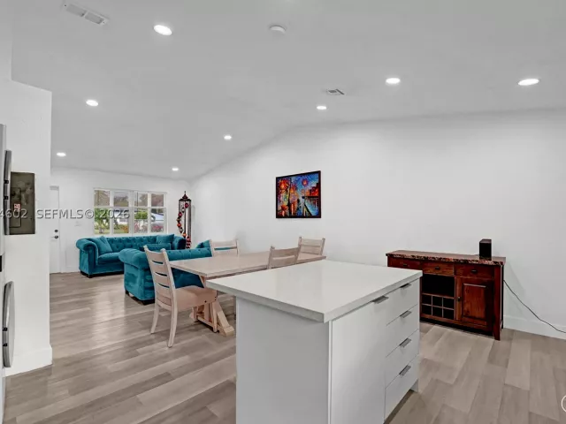 Продажа дома по адресу 3413 SW 12th Ct - фото 8899071
