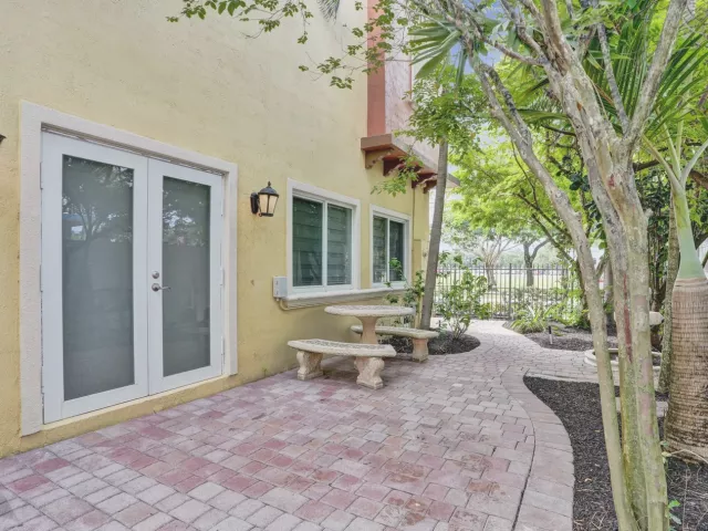 Продажа дома по адресу 804 NE 7th Street - фото 8925294