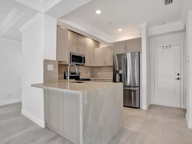 Продажа дома по адресу 804 NE 7th Street - фото 8925299