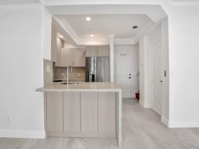 Продажа дома по адресу 804 NE 7th Street - фото 8925300