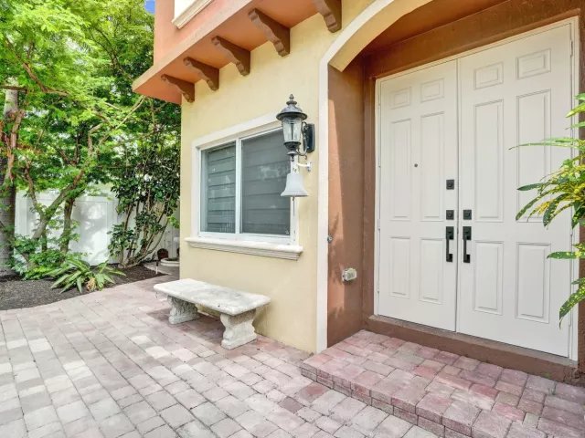 Продажа дома по адресу 804 NE 7th Street - фото 8925286