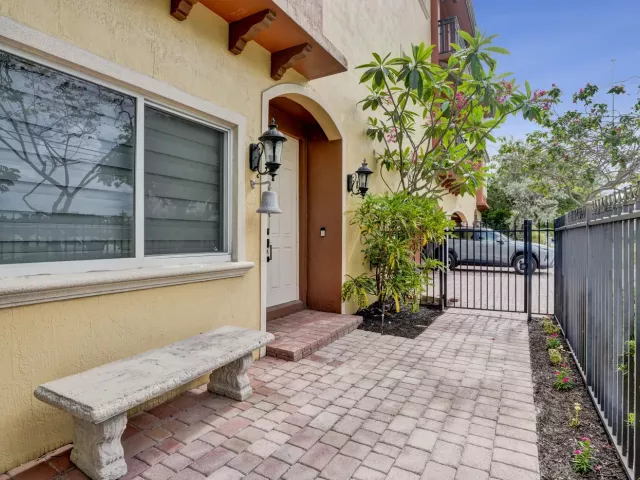 Продажа дома по адресу 804 NE 7th Street - фото 8925287