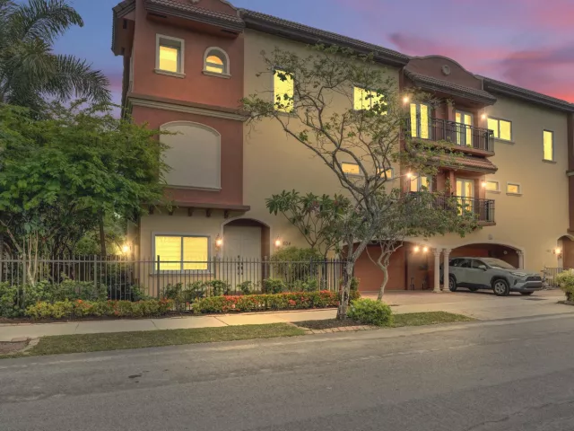 Продажа дома по адресу 804 NE 7th Street - фото 8925291