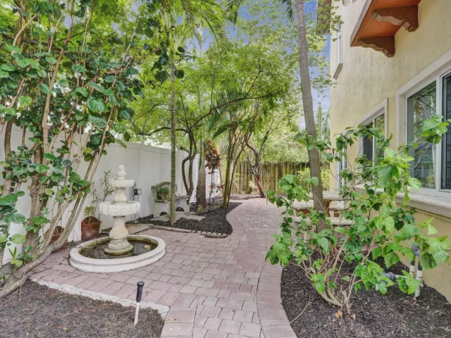 Продажа дома по адресу 804 NE 7th Street - фото 8925292