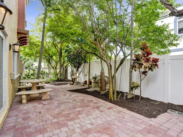 Продажа дома по адресу 804 NE 7th Street - фото 8925293