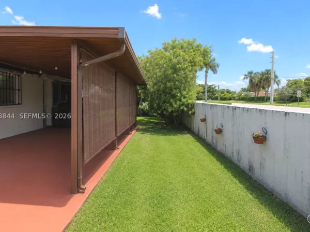 Продажа дома по адресу 1330 SW 126th Pl - фото 8889392