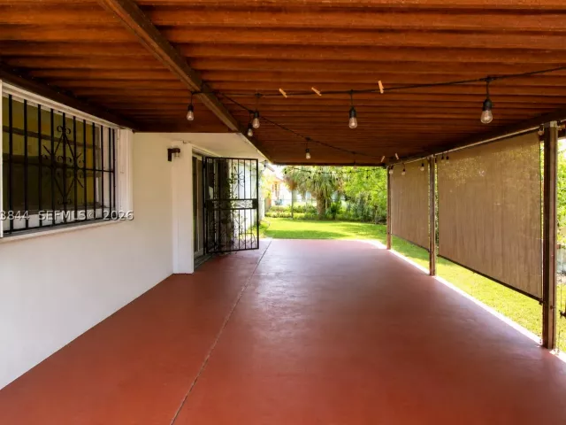 Продажа дома по адресу 1330 SW 126th Pl - фото 8889395