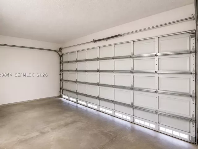 Продажа дома по адресу 1330 SW 126th Pl - фото 8889396