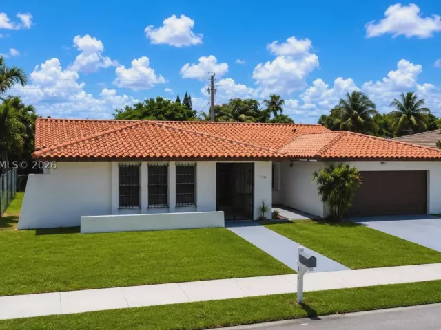 Продажа дома по адресу 1330 SW 126th Pl - фото 8889383