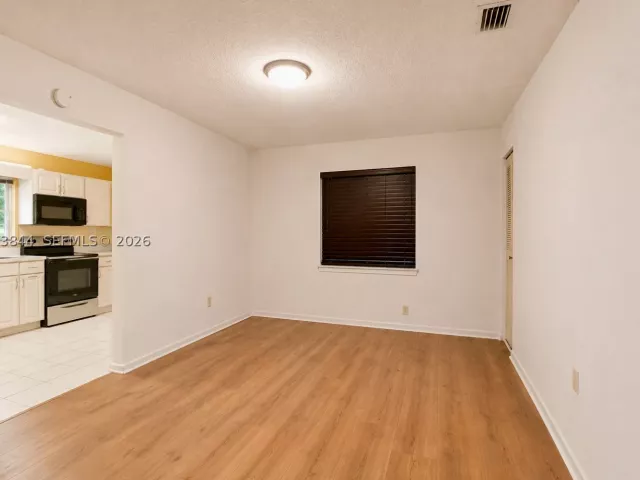 Продажа дома по адресу 1330 SW 126th Pl - фото 8889401