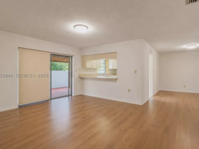 Продажа дома по адресу 1330 SW 126th Pl - фото 8889402
