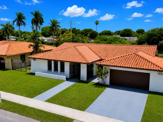 Продажа дома по адресу 1330 SW 126th Pl - фото 8889384