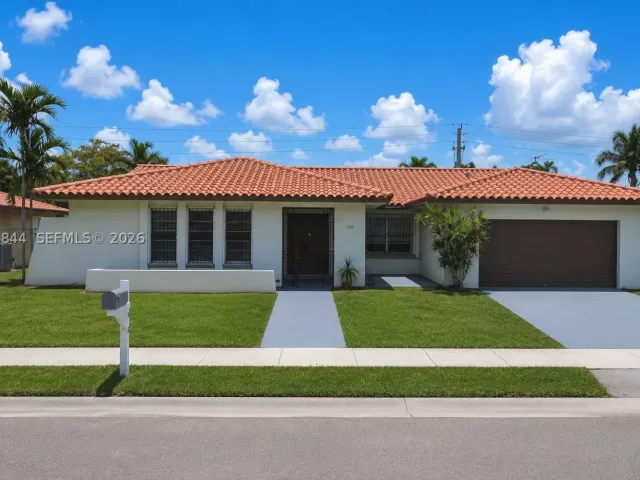 Продажа дома по адресу 1330 SW 126th Pl - фото 8889385