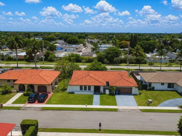Продажа дома по адресу 1330 SW 126th Pl - фото 8889387