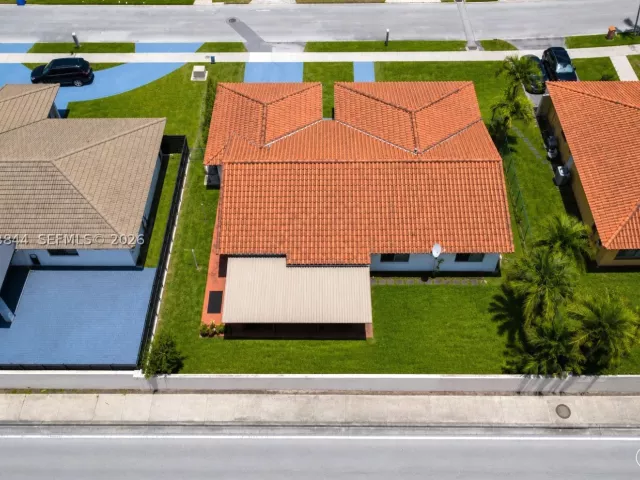 Продажа дома по адресу 1330 SW 126th Pl - фото 8889388