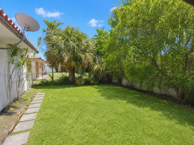 Продажа дома по адресу 1330 SW 126th Pl - фото 8889389