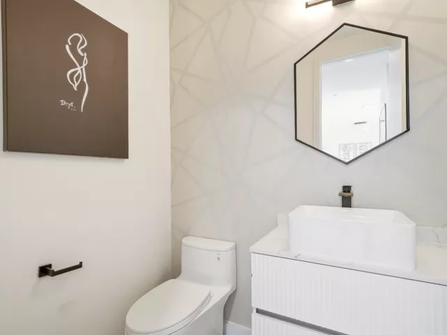 Продажа дома по адресу 1210 NE 11th Avenue - фото 8913683