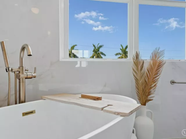 Продажа дома по адресу 1210 NE 11th Avenue - фото 8913684