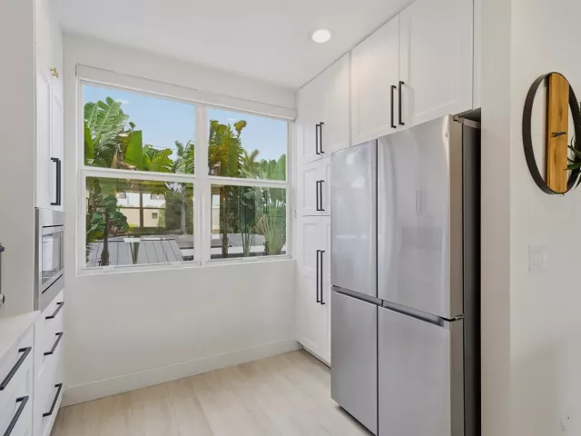 Продажа дома по адресу 1210 NE 11th Avenue - фото 8913686