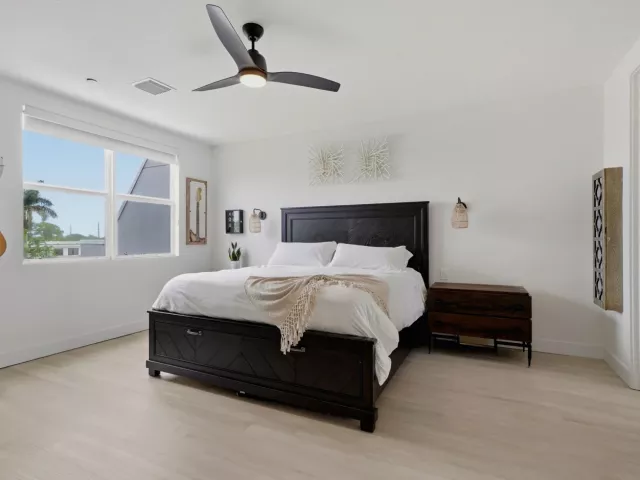 Продажа дома по адресу 1210 NE 11th Avenue - фото 8913689