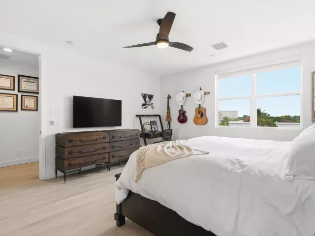 Продажа дома по адресу 1210 NE 11th Avenue - фото 8913690