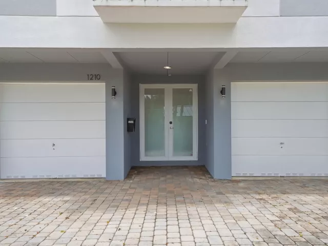 Продажа дома по адресу 1210 NE 11th Avenue - фото 8913692