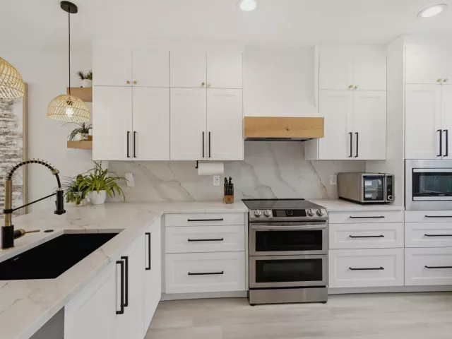 Продажа дома по адресу 1210 NE 11th Avenue - фото 8913676
