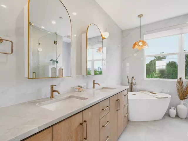 Продажа дома по адресу 1210 NE 11th Avenue - фото 8913677