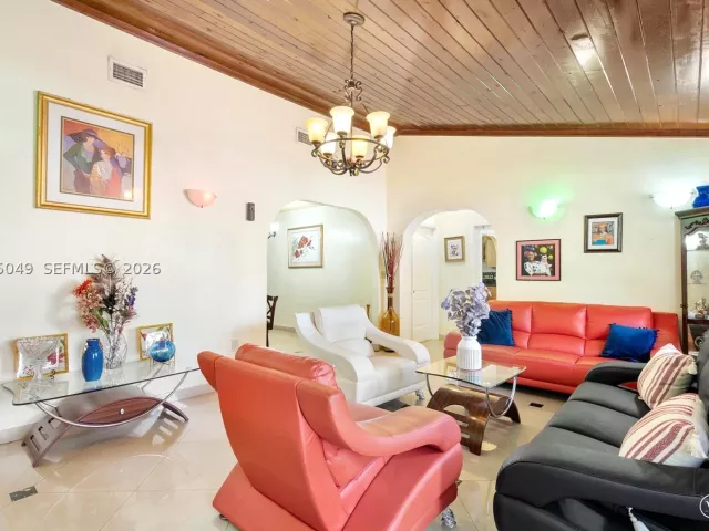 Продажа дома по адресу 348 NE 118th St - фото 8871510