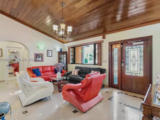 Продажа дома по адресу 348 NE 118th St - фото 8871511