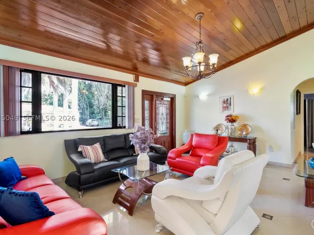 Продажа дома по адресу 348 NE 118th St - фото 8871512