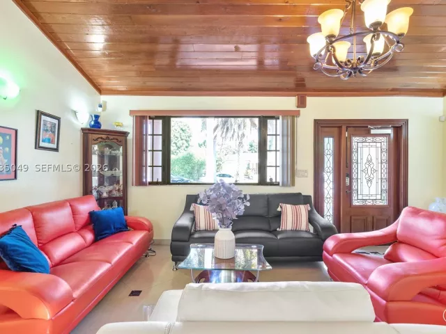 Продажа дома по адресу 348 NE 118th St - фото 8871513