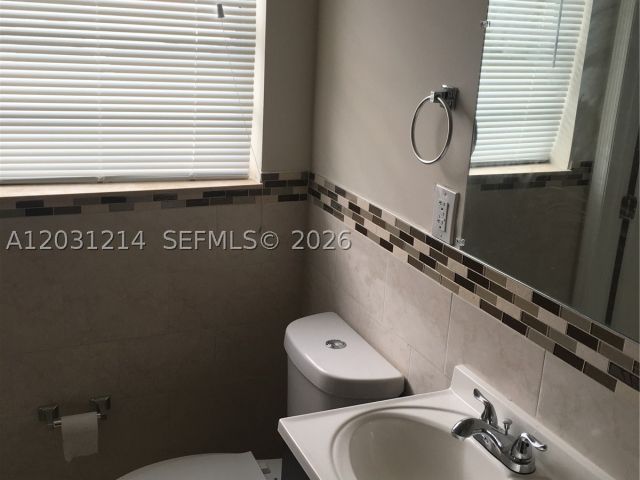 Продажа дома по адресу 1594 NE 155th Ter - фото 8302278