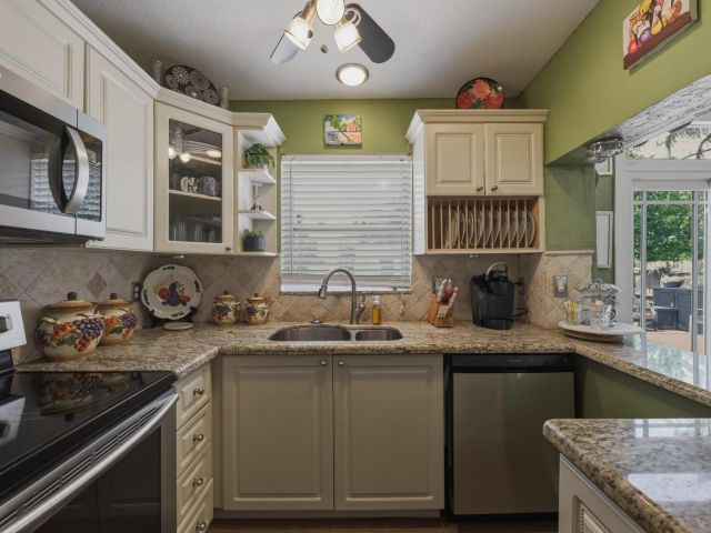 Продажа дома по адресу 224 NW 9th Street - фото 8595765
