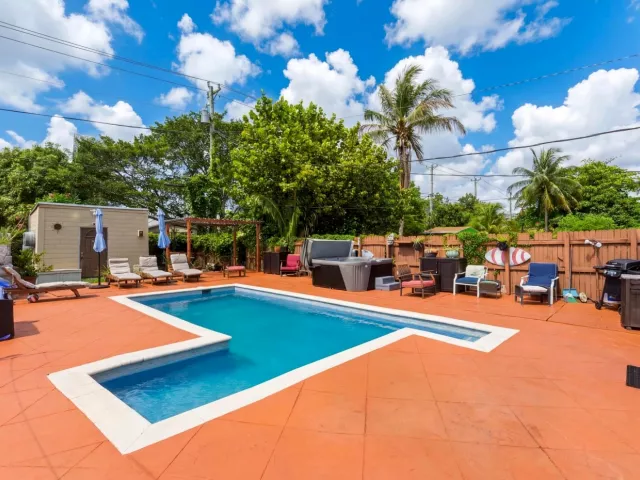 Продажа дома по адресу 224 NW 9th Street - фото 8128133