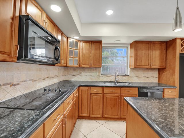 Продажа дома по адресу 4721 Sarazen Drive - фото 8410912