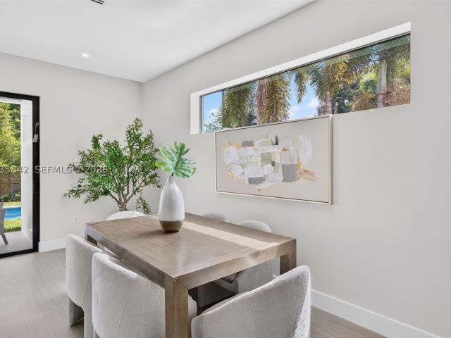 Продажа дома по адресу 910 SE 13th St - фото 8165911