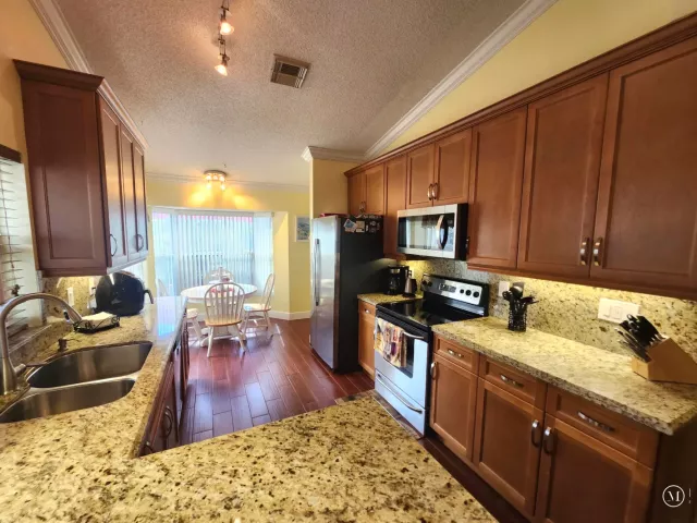 Продажа дома по адресу 120 NW 189th Avenue NW - фото 9267229