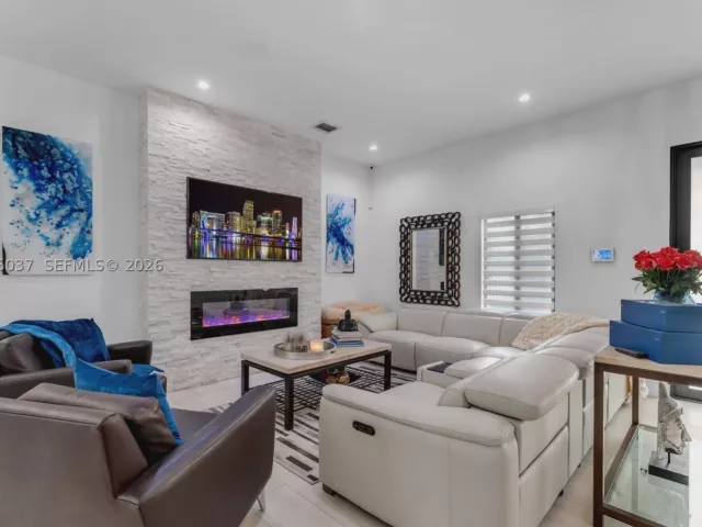 Продажа дома по адресу 1201 SW 92nd Ave - фото 8865158