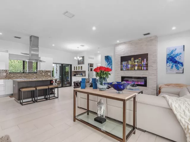 Продажа дома по адресу 1201 SW 92nd Ave - фото 8865159