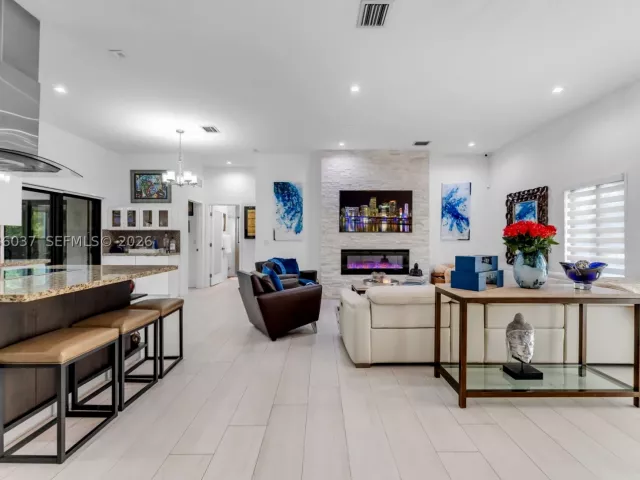 Продажа дома по адресу 1201 SW 92nd Ave - фото 8865161