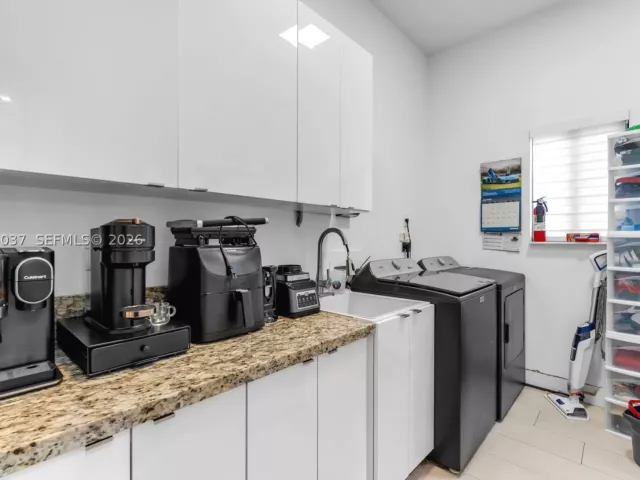 Продажа дома по адресу 1201 SW 92nd Ave - фото 8865166