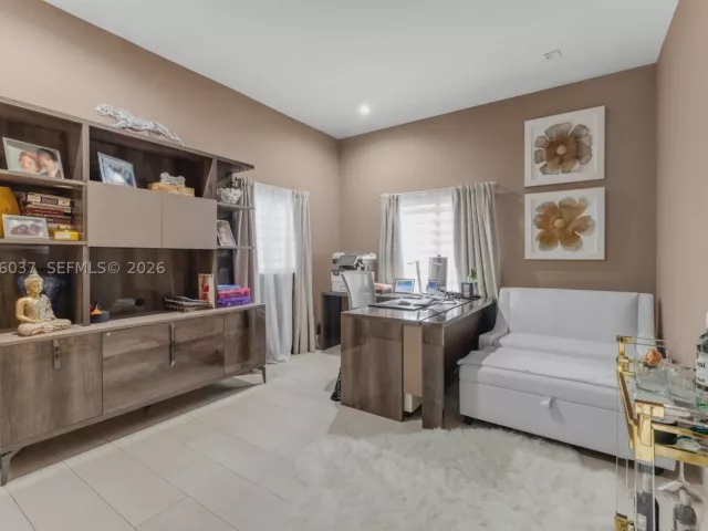 Продажа дома по адресу 1201 SW 92nd Ave - фото 8865169
