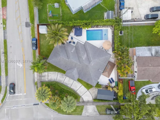 Продажа дома по адресу 1201 SW 92nd Ave - фото 8865151