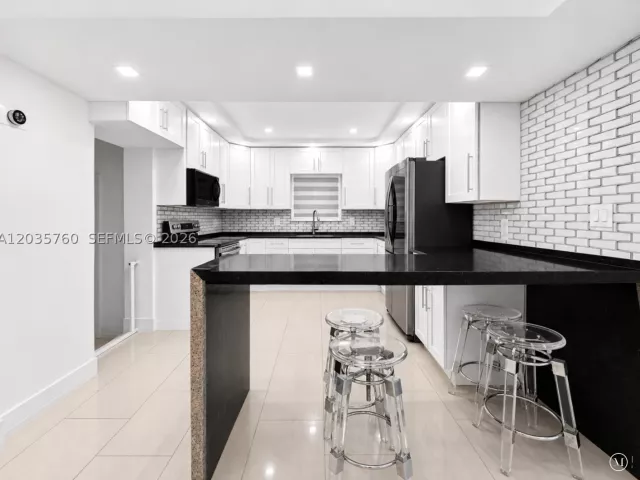 Продажа дома по адресу 960 NE 146th St - фото 8960174