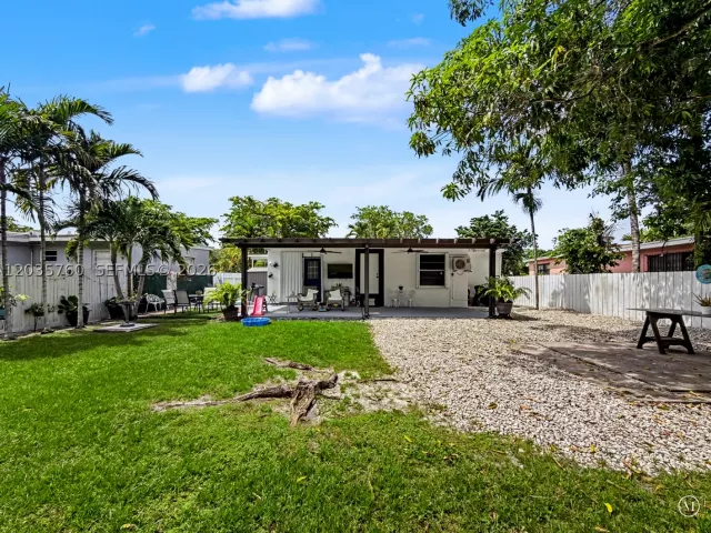 Продажа дома по адресу 960 NE 146th St - фото 8960175