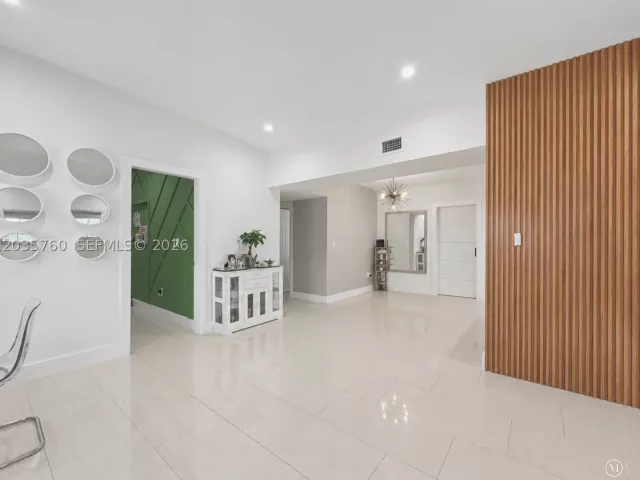 Продажа дома по адресу 960 NE 146th St - фото 8960177