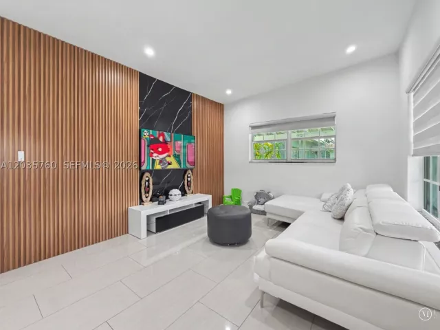 Продажа дома по адресу 960 NE 146th St - фото 8960181