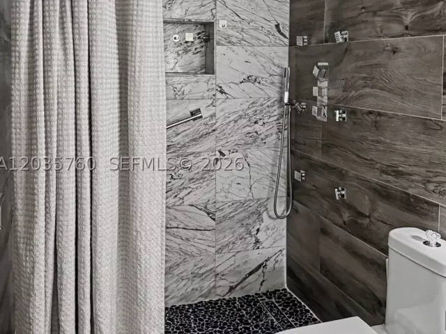 Продажа дома по адресу 960 NE 146th St - фото 8960182